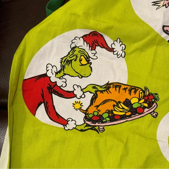 The Grinch 26” x 35” Apron - Max Cindy Lou Who Roast Beast Who Hash - Picture 7 of 10